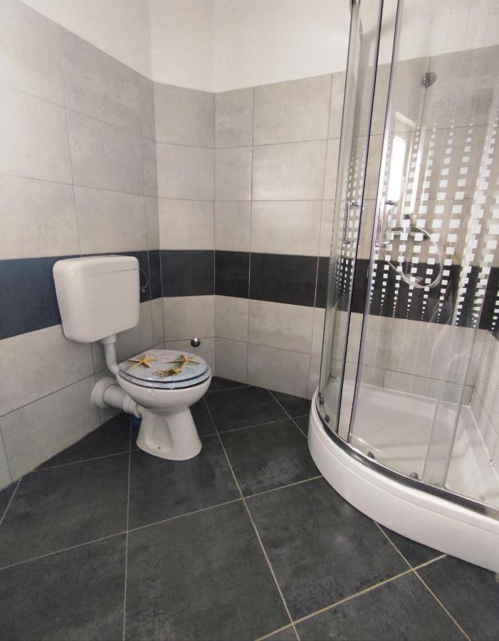 Three Lions Apartment Number 2 Пула Екстер'єр фото